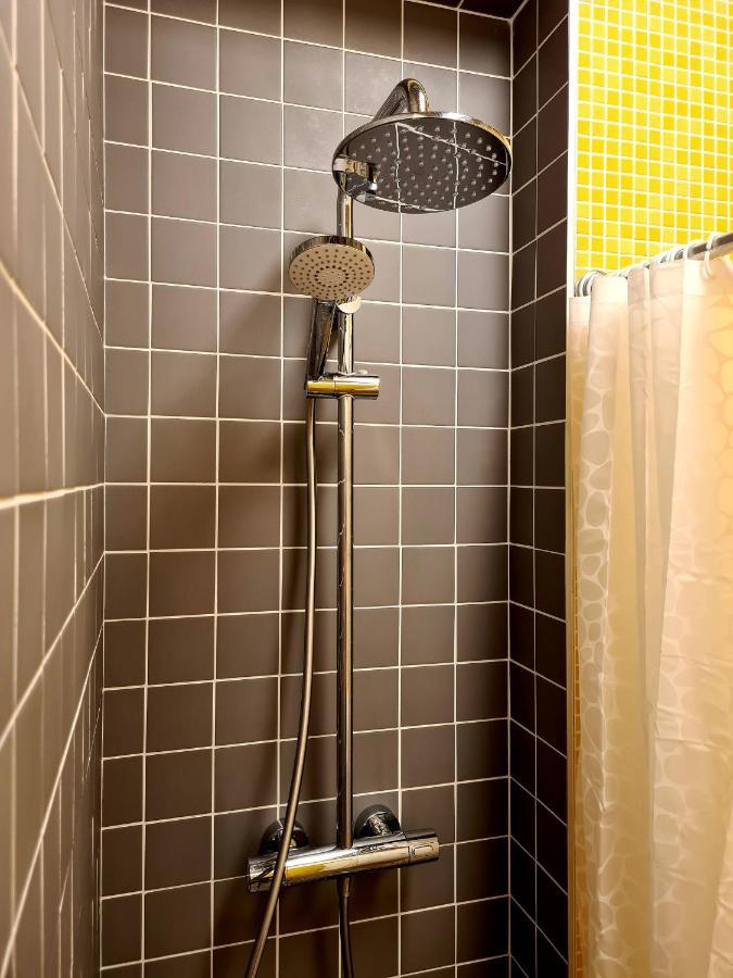 Railway Bed Hostel Kaunas Eksteriør bilde