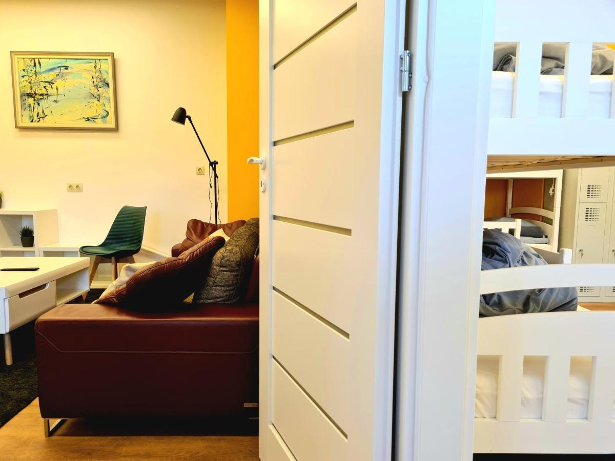 Railway Bed Hostel Kaunas Eksteriør bilde